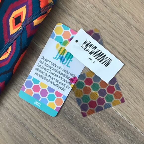 LuLaRoe Jade Capri Yoga Leggings Pants in Ikat Print NEW sz 4/6 Small - Picture 3 of 3